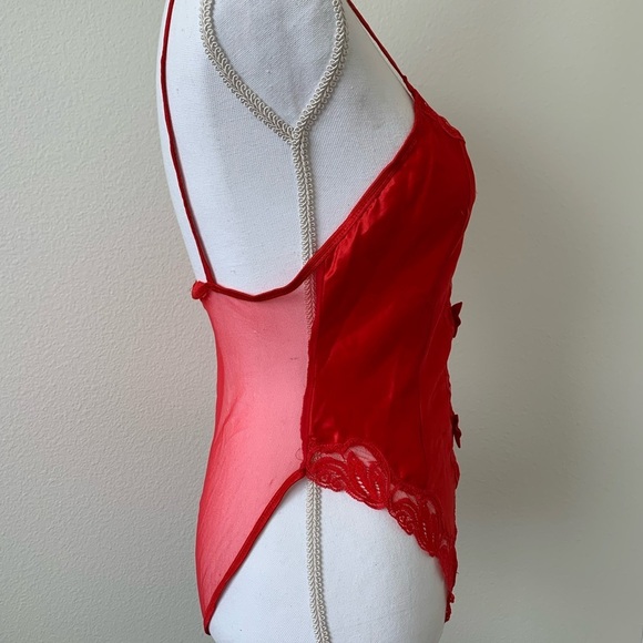 Lingerie - Picture 3 of 9